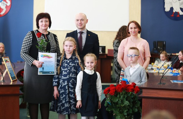 Apdovanoti eilėraščių, rašinėlių ir piešinių konkurso „Augu Lietuvoje/Jonavoje laimingas 2018“ dalyviai