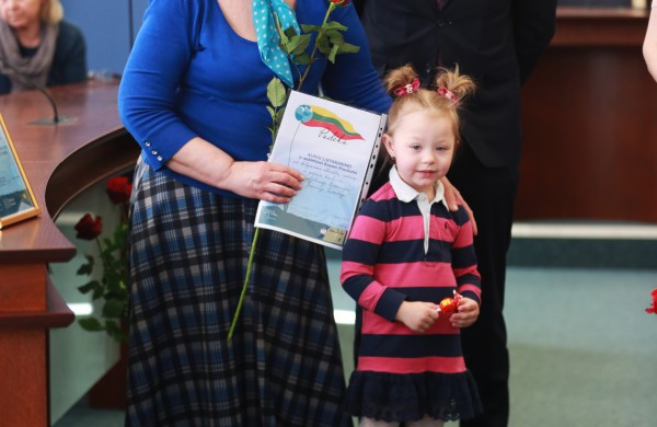Apdovanoti eilėraščių, rašinėlių ir piešinių konkurso „Augu Lietuvoje/Jonavoje laimingas 2018“ dalyviai