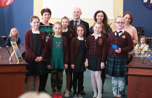 Apdovanoti eilėraščių, rašinėlių ir piešinių konkurso „Augu Lietuvoje/Jonavoje laimingas 2018“ dalyviai