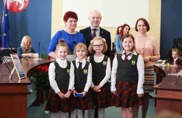 Apdovanoti eilėraščių, rašinėlių ir piešinių konkurso „Augu Lietuvoje/Jonavoje laimingas 2018“ dalyviai