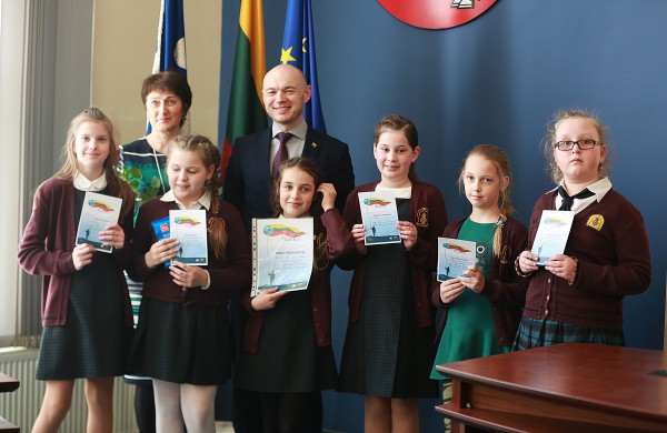 Apdovanoti eilėraščių, rašinėlių ir piešinių konkurso „Augu Lietuvoje/Jonavoje laimingas 2018“ dalyviai