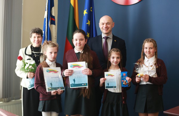 Apdovanoti eilėraščių, rašinėlių ir piešinių konkurso „Augu Lietuvoje/Jonavoje laimingas 2018“ dalyviai