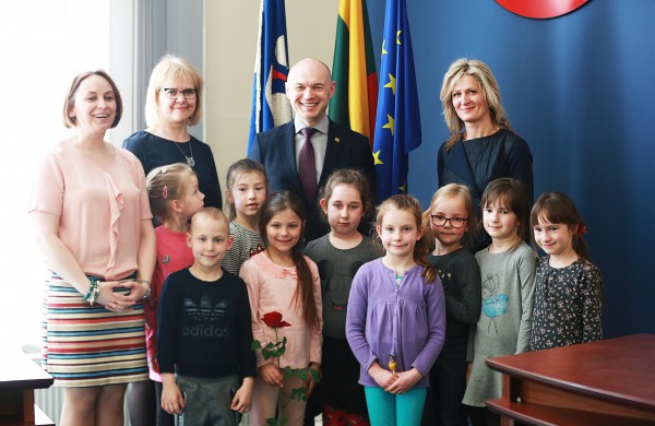 Apdovanoti eilėraščių, rašinėlių ir piešinių konkurso „Augu Lietuvoje/Jonavoje laimingas 2018“ dalyviai