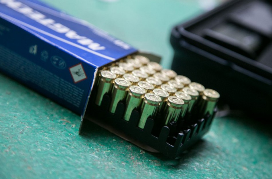 Pritarta dar griežtesnei ginklų kontrolei  