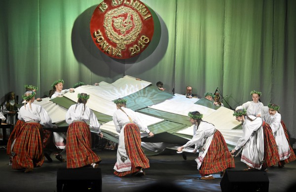 Jaunimas pavertė Jonavą tautinių šokių sostine