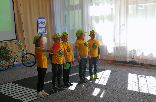 Visos gelbėjimo tarnybos skubėjo į Jonavos mokyklą - darželį „Bitutė“