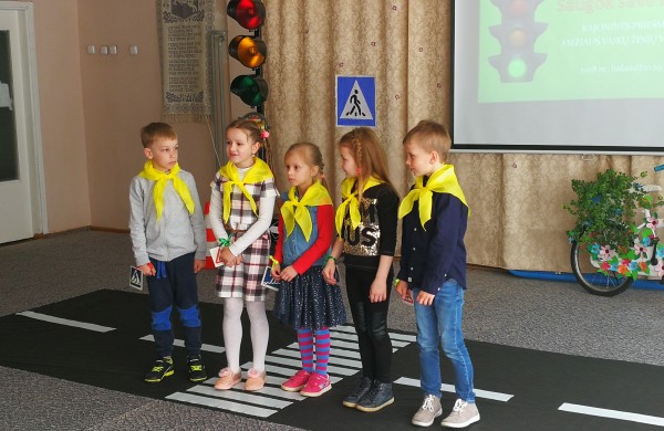 Visos gelbėjimo tarnybos skubėjo į Jonavos mokyklą - darželį „Bitutė“