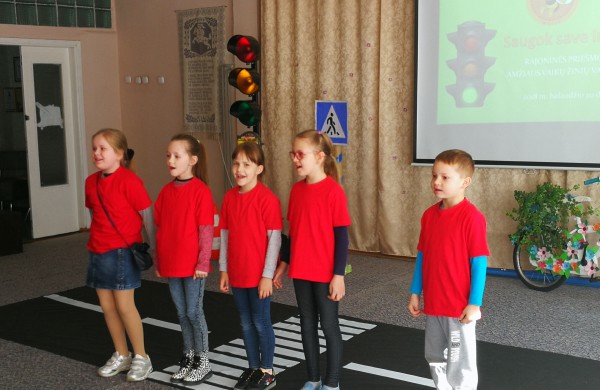 Visos gelbėjimo tarnybos skubėjo į Jonavos mokyklą - darželį „Bitutė“