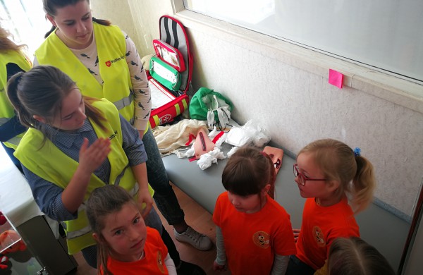 Visos gelbėjimo tarnybos skubėjo į Jonavos mokyklą - darželį „Bitutė“