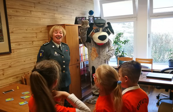 Visos gelbėjimo tarnybos skubėjo į Jonavos mokyklą - darželį „Bitutė“