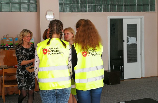 Visos gelbėjimo tarnybos skubėjo į Jonavos mokyklą - darželį „Bitutė“