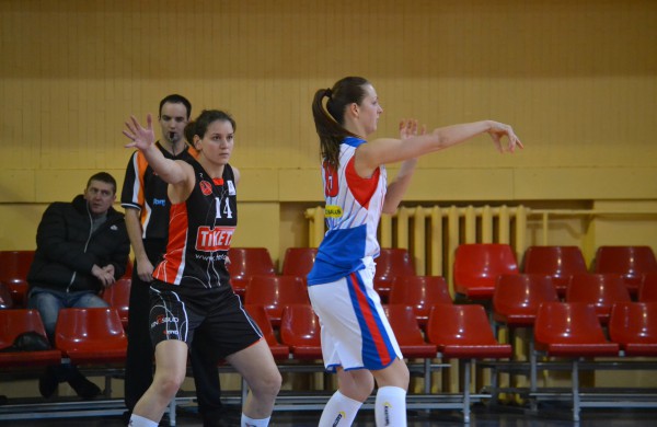 Tragiškai žaidusios Jonavos krepšininkės namuose patyrė fiasko