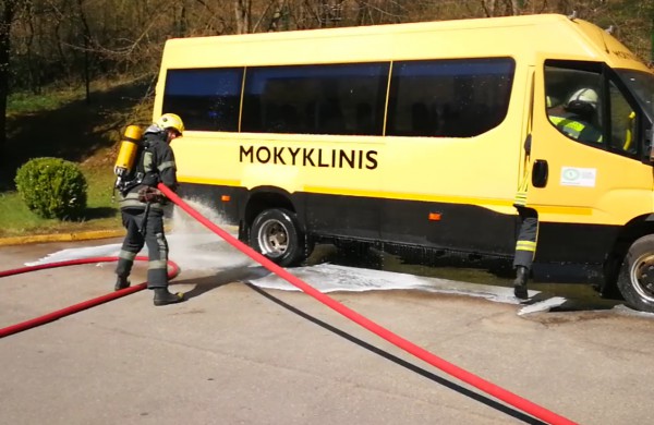Visos gelbėjimo tarnybos skubėjo į Jonavos mokyklą - darželį „Bitutė“