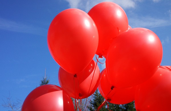 Raudonos nosies akcijos klounai pralinksmino Jonavos r. globos namų gyventojus