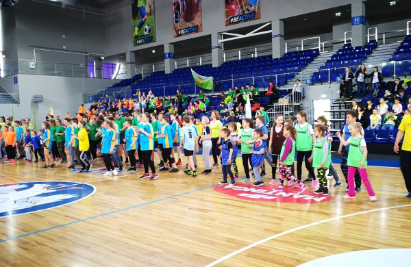 Jonavos sporto arenoje paminėtas sveikatą stiprinančių mokyklų veiklos 25-metis 