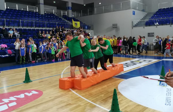 Jonavos sporto arenoje paminėtas sveikatą stiprinančių mokyklų veiklos 25-metis 