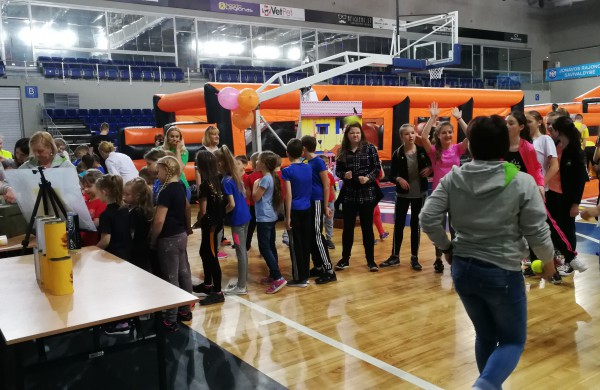 Jonavos sporto arenoje paminėtas sveikatą stiprinančių mokyklų veiklos 25-metis 