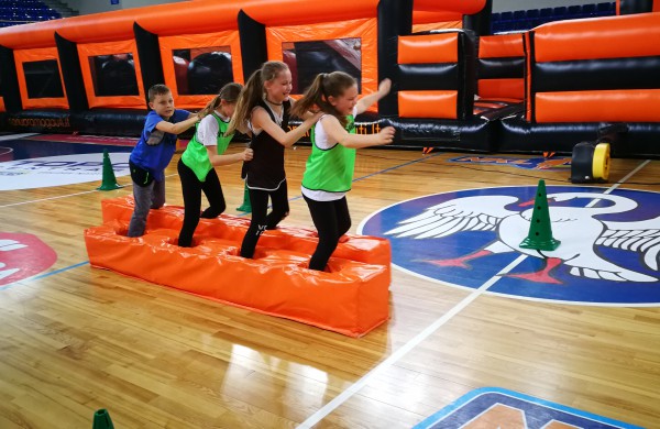 Jonavos sporto arenoje paminėtas sveikatą stiprinančių mokyklų veiklos 25-metis 