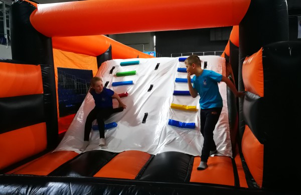 Jonavos sporto arenoje paminėtas sveikatą stiprinančių mokyklų veiklos 25-metis 