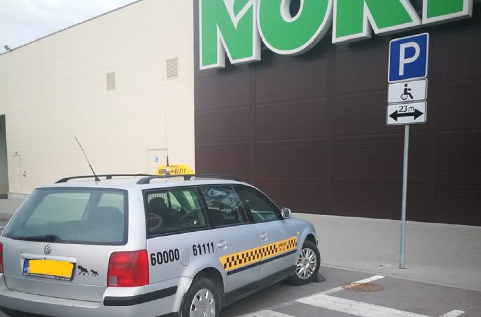 Taksisto akibrokštas – mamą su neįgaliu vaiku išvadino idiote