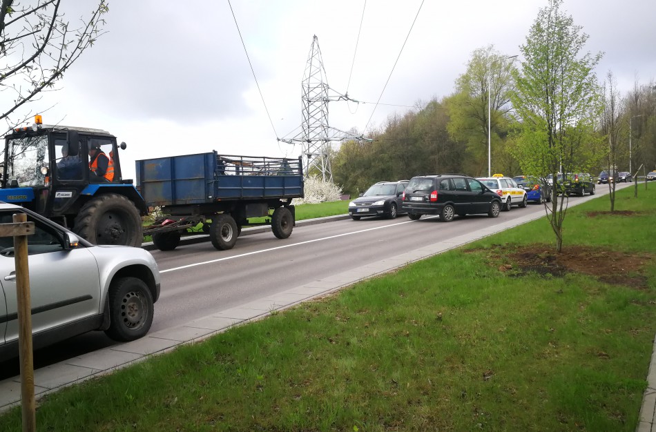 Dėl neblaivaus vairuotojo Vasario 16-osios gatvėje susidūrė trys automobiliai