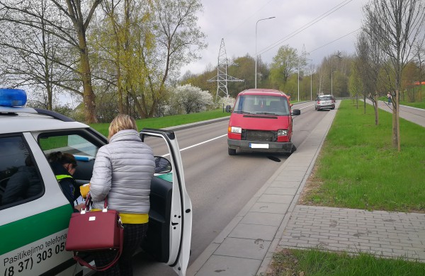 Dėl neblaivaus vairuotojo Vasario 16-osios gatvėje susidūrė trys automobiliai