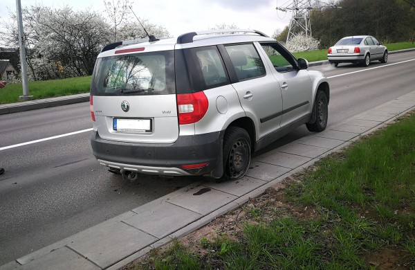 Dėl neblaivaus vairuotojo Vasario 16-osios gatvėje susidūrė trys automobiliai