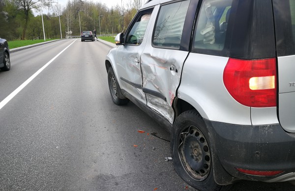 Dėl neblaivaus vairuotojo Vasario 16-osios gatvėje susidūrė trys automobiliai