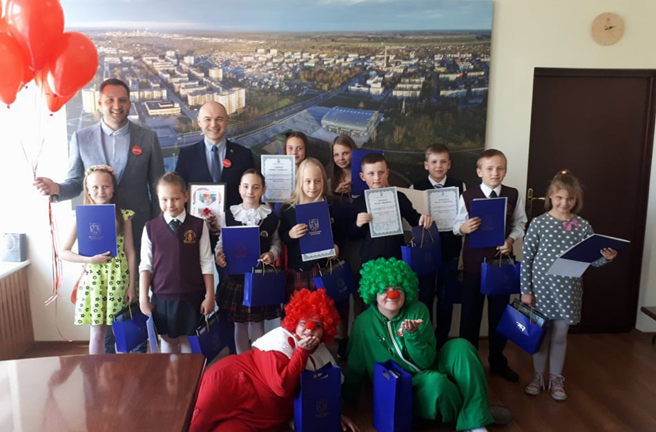 Raudonos nosies akcijos klounai užkariauja jonaviškių širdis