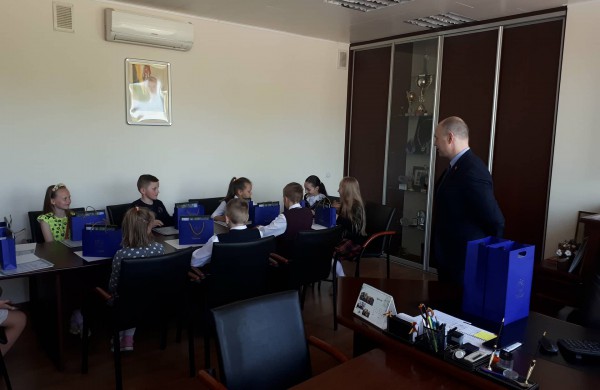 Raudonos nosies akcijos klounai užkariauja jonaviškių širdis