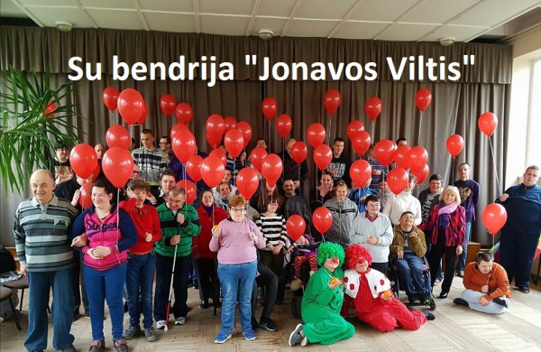 Raudonos nosies akcijos klounai užkariauja jonaviškių širdis