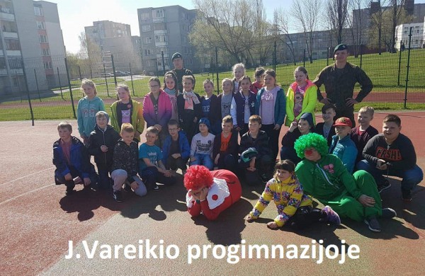 Raudonos nosies akcijos klounai užkariauja jonaviškių širdis