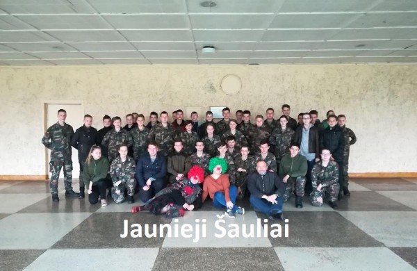 Raudonos nosies akcijos klounai užkariauja jonaviškių širdis