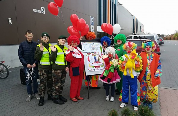 Raudonos nosies akcijos klounai užkariauja jonaviškių širdis