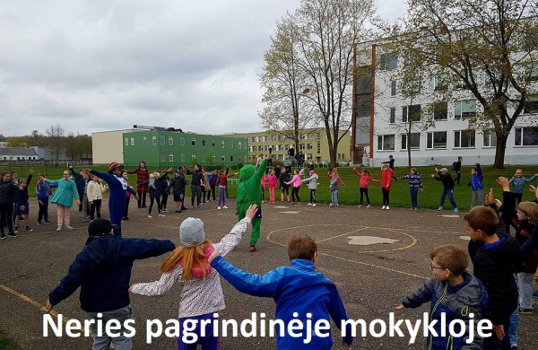 Raudonos nosies akcijos klounai užkariauja jonaviškių širdis