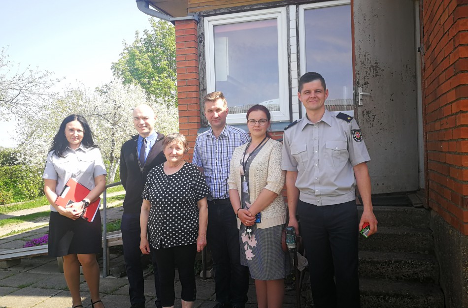 Ugniagesių akcijoje „Gyvenkime saugiai“ dalyvauja ir vietos valdžia  