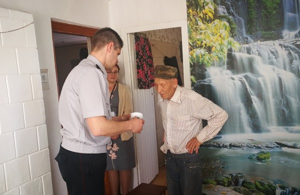 Ugniagesių akcijoje „Gyvenkime saugiai“ dalyvauja ir vietos valdžia  