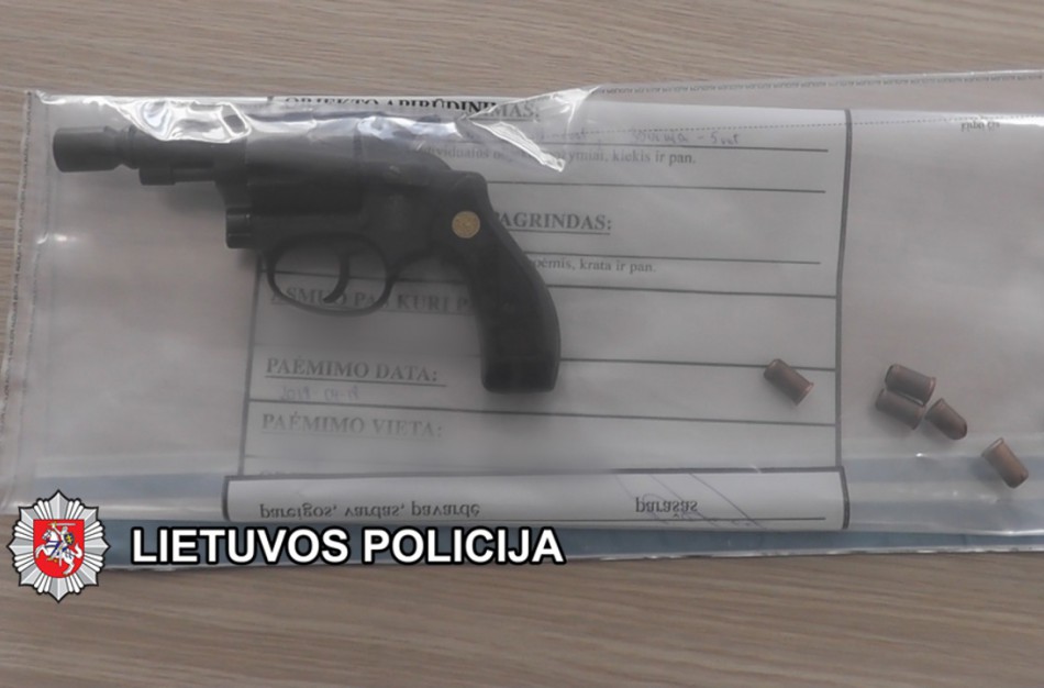 Kriminalistai atskleidė šaunamojo ginklo ir šaudmenų pagrobimą, kai tyrimo metu buvo apkaltintas jonaviškis 