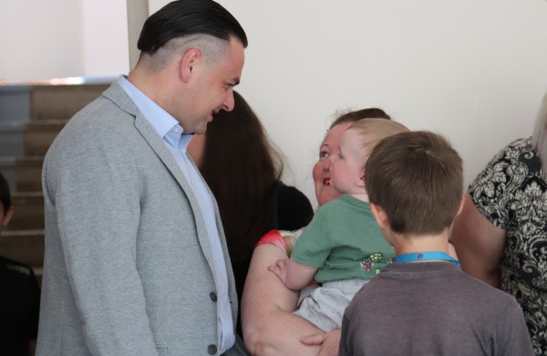 Jonavos mamų namus papuoš profesionalios nuotraukos rėmeliuose