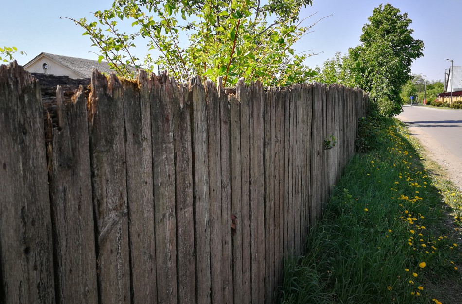 Miesto apžiūra: nuo supuvusios tvoros iki naujų aikštelių įrengimo