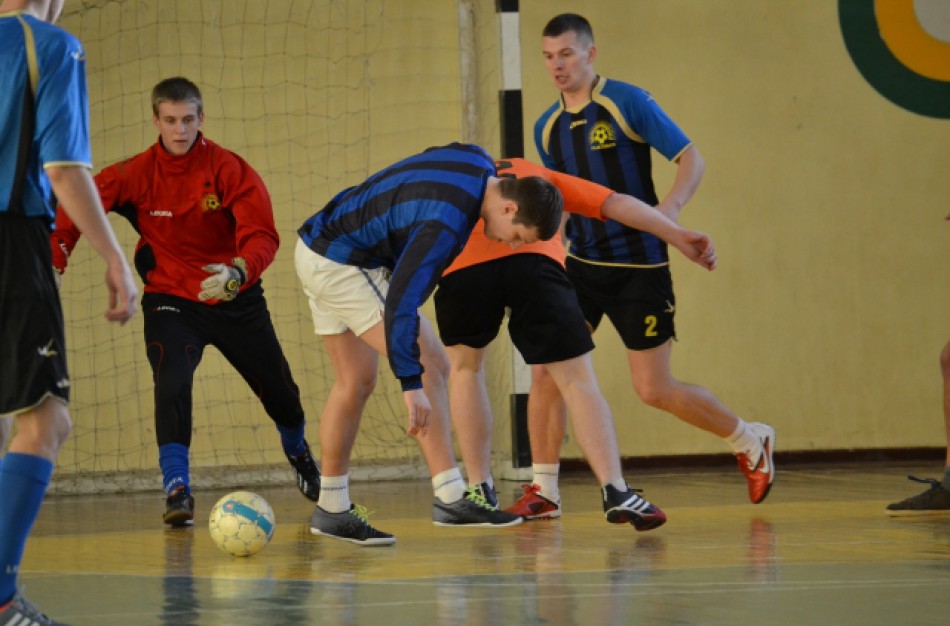 Pirmasis lyderių kluptelėjimas