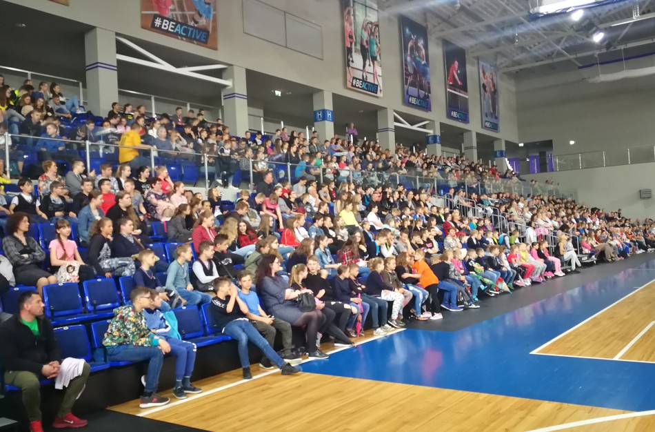 Jonavos sporto areną užpildė šeimų šėlsmas 