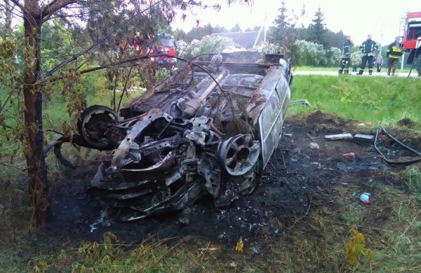 Girtas vairuotojas atsitrenkė į elektros stulpą