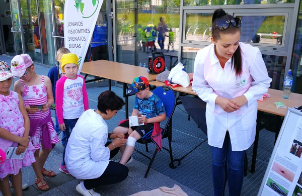 Pirmą kartą surengta tokio masto šventė – šviečiamasis renginys „Būk vasarą saugus!“