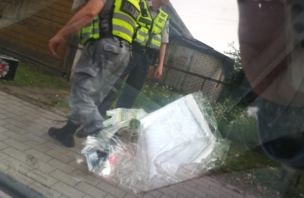 BMW automobilyje rasta galimai narkotinių medžiagų