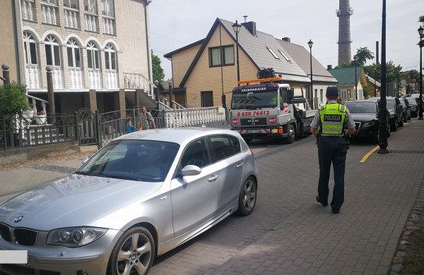 BMW automobilyje rasta galimai narkotinių medžiagų