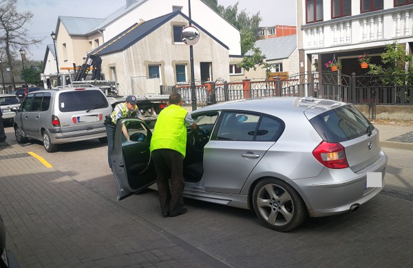 BMW automobilyje rasta galimai narkotinių medžiagų