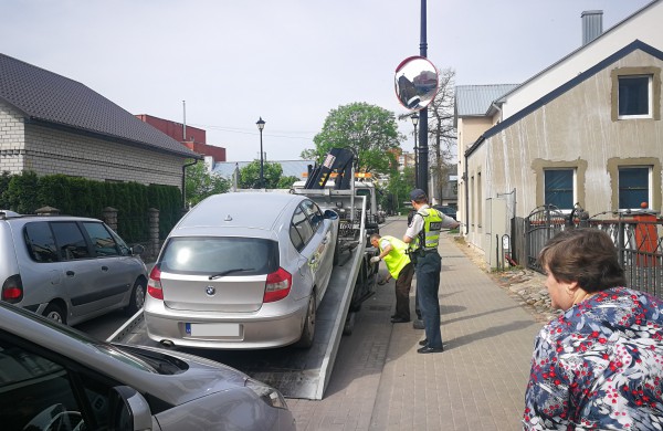 BMW automobilyje rasta galimai narkotinių medžiagų