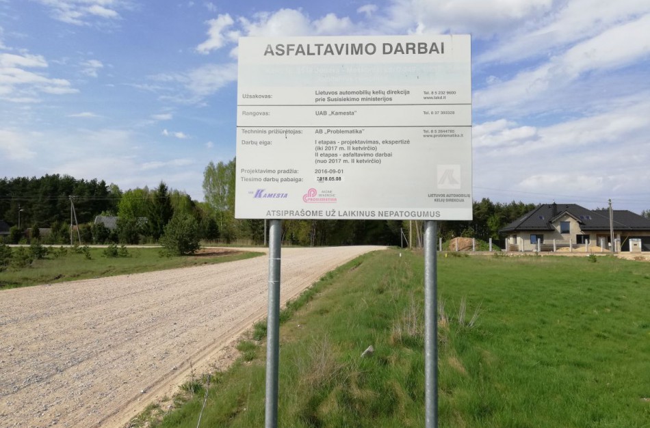 Kelių kokybės audite prastai pagarsėjęs rangovas neįvykdė ir žvyrkelių asfaltavimo sutarčių