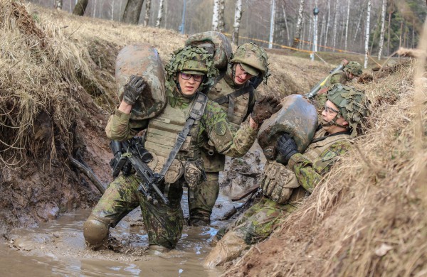 Po pusmečio tarnybos šauktiniai Egidijus ir Rytis: įgyta patirtis padės mums išgyventi ir nugalėti mūšio lauke